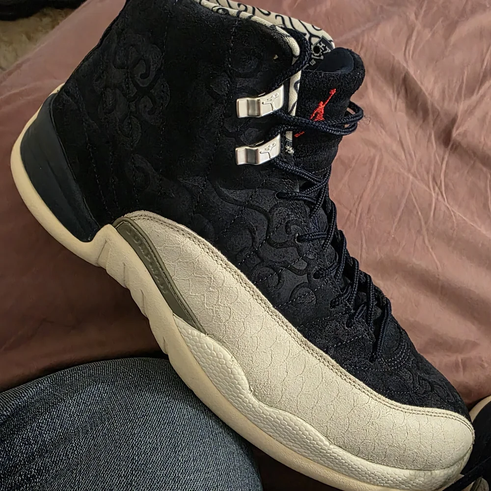 Jordan Sneakers with Red Insole and Black Pattern - Picture 3 of 5